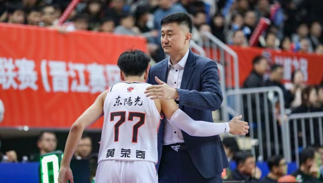 爱游戏-Rookie迎来五赛季出色发挥，RNG观众热烈欢呼！再创辉煌时刻(草莓百分百结局)