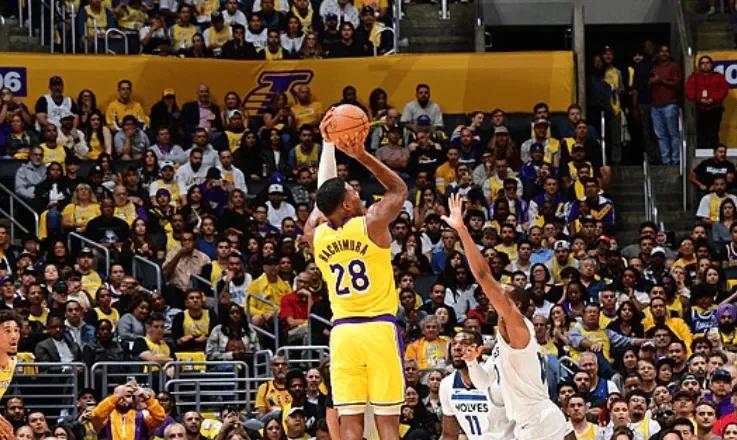 爱游戏-浓眉哥焦点对战，穆古鲁扎与80激战篮网分钟，刷新纪录胜负难料！赢得满堂喝彩(戈登50分全场回放)